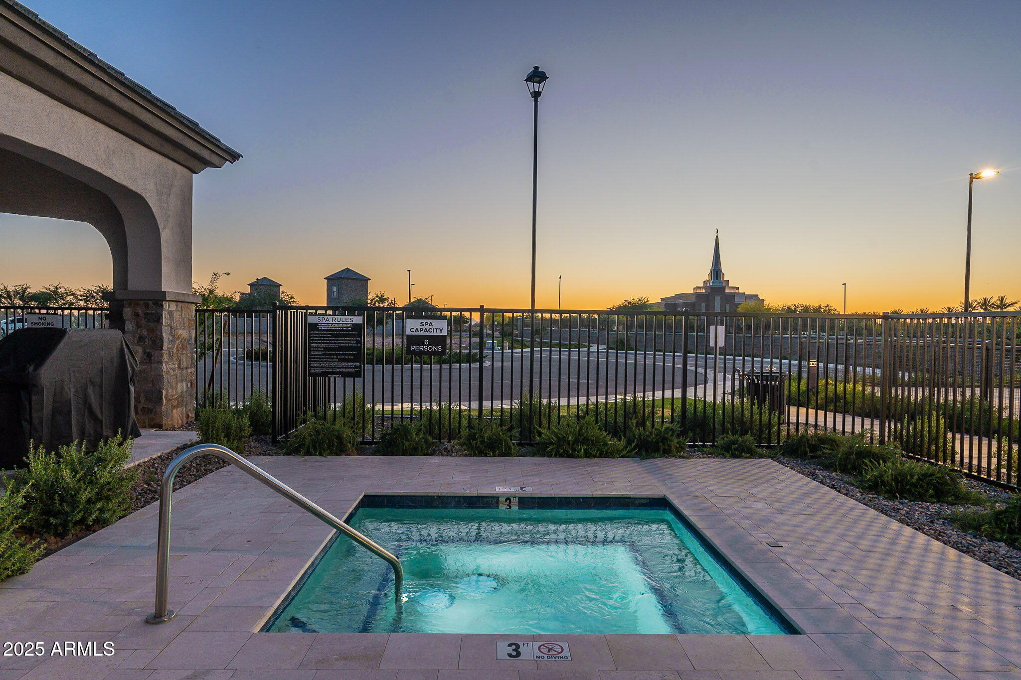 2660 E LONGHORN Court