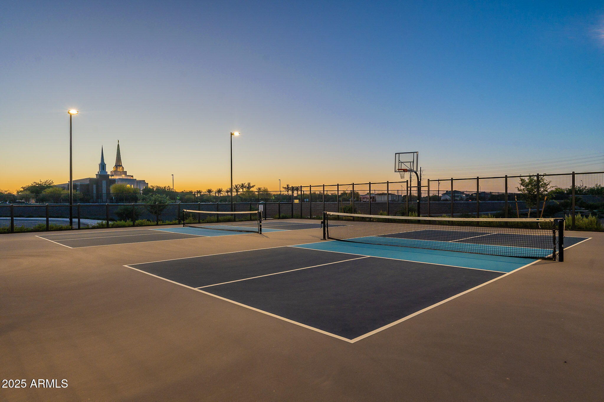 2660 E LONGHORN Court