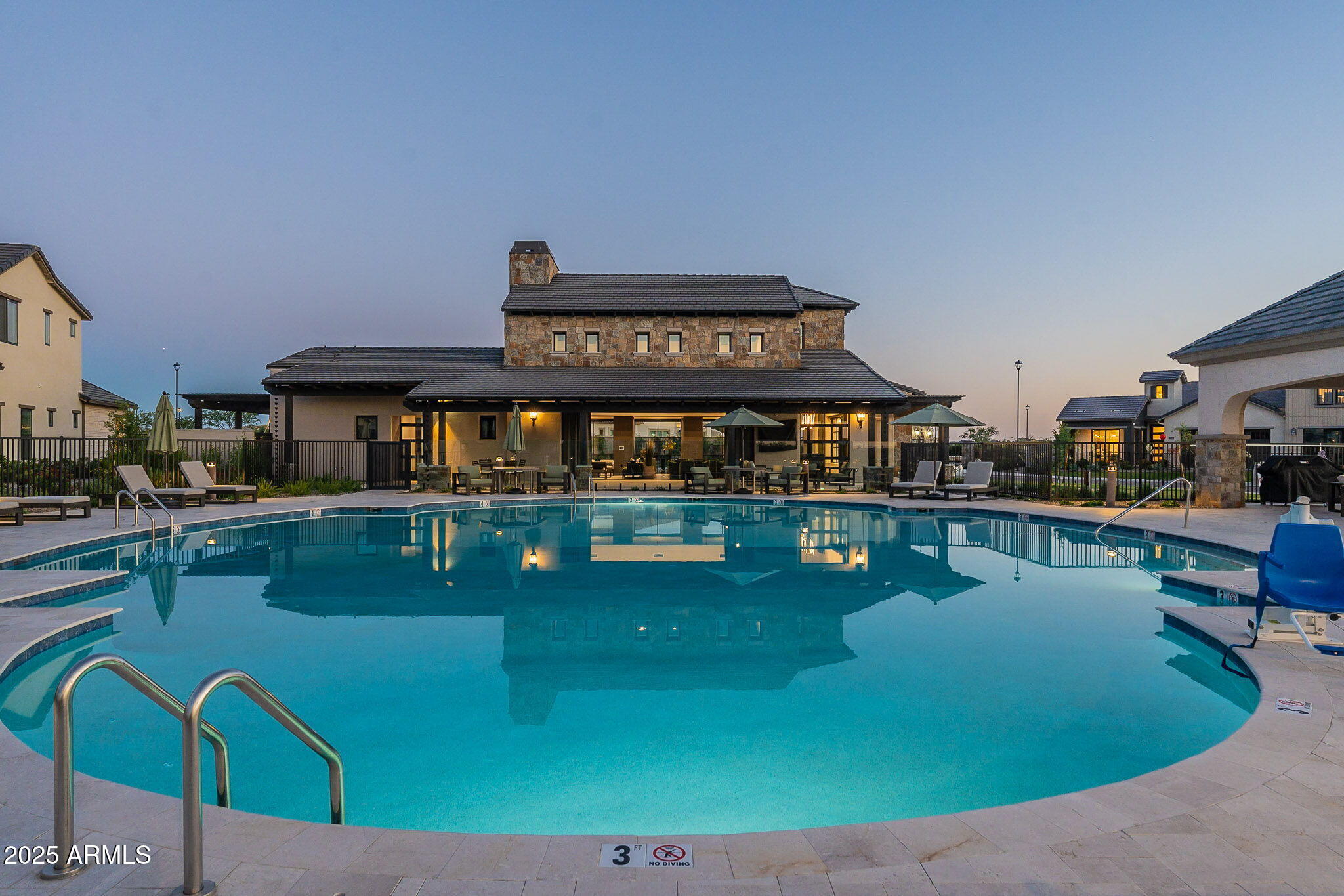 2660 E LONGHORN Court