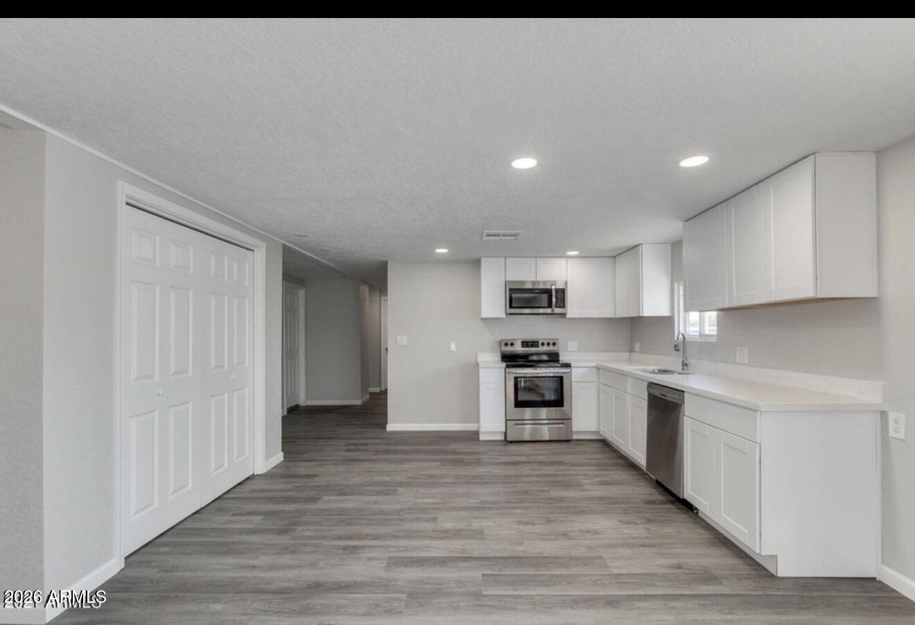 1562 S DESERT VIEW Place