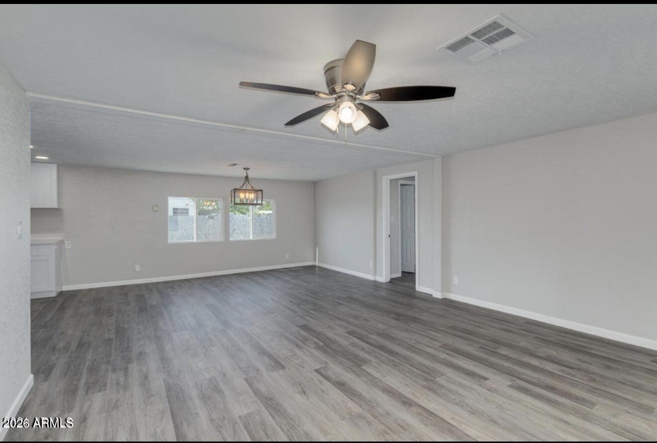 1562 S DESERT VIEW Place