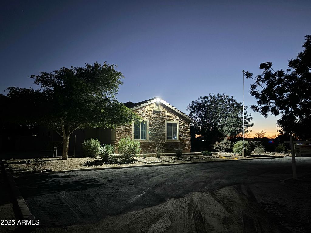 Photo of 727 W Zion Lane, San Tan Valley, AZ 85143 (MLS # 6953884)