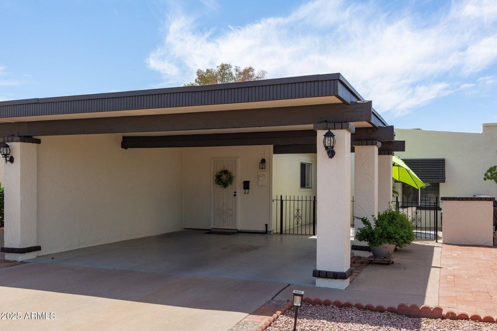 Photo of 2938 S Country Club Way, Tempe, AZ 85282 (MLS # 6859519)