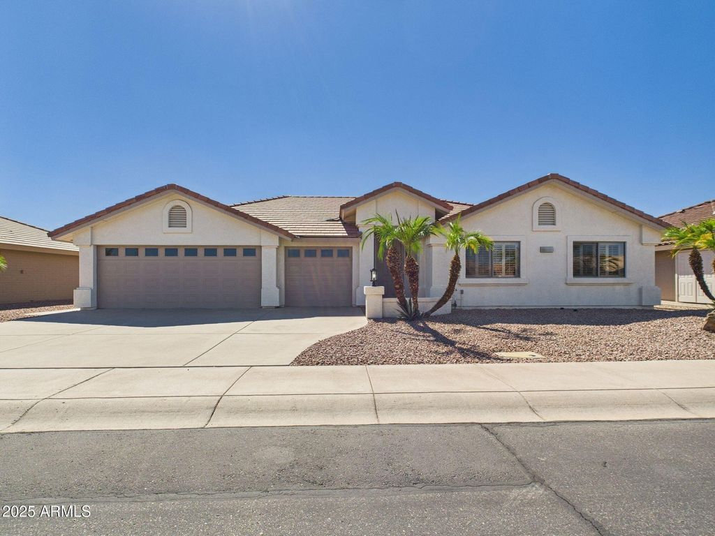 Photo of 2222 S Yellow Wood Drive, Mesa, AZ 85209 (MLS # 6926260)
