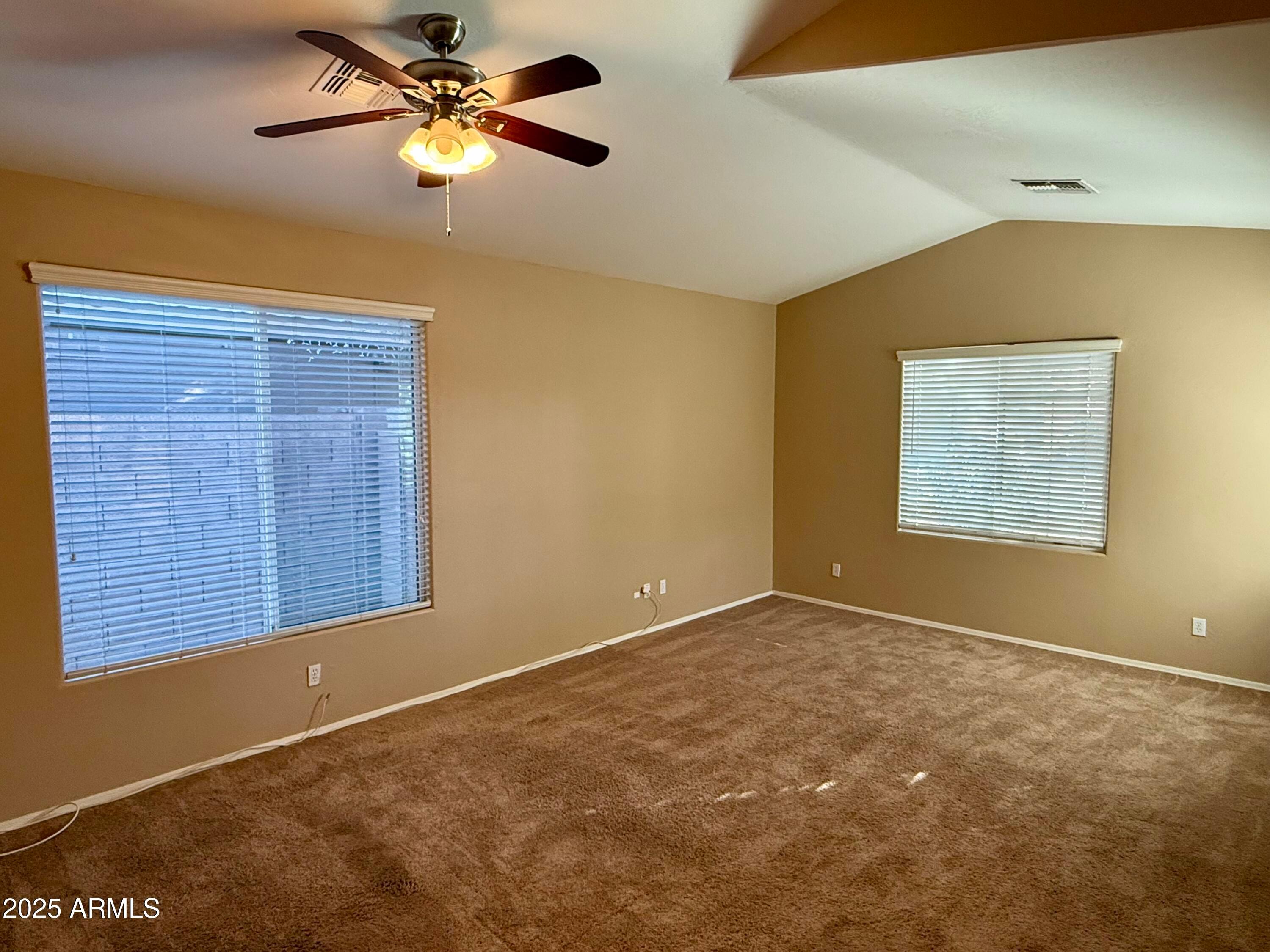 21992 E CAMINA PLATA --