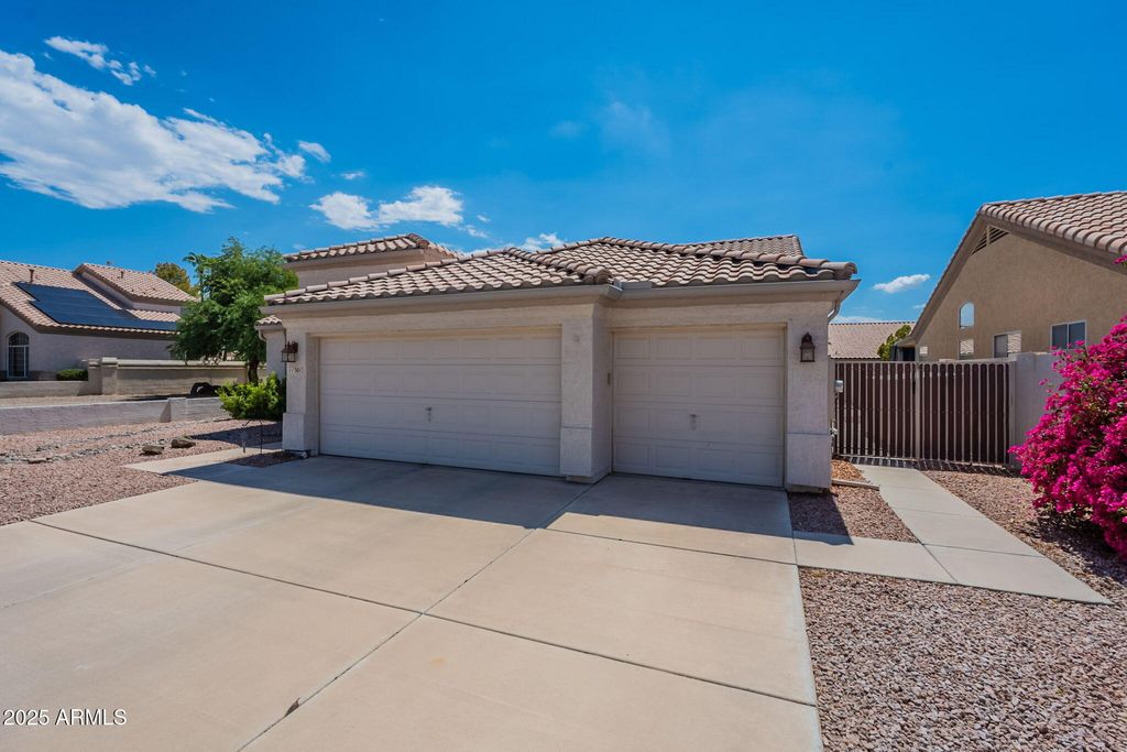 Photo of 11501 W Laurelwood Lane, Avondale, AZ 85392 (MLS # 6913977)