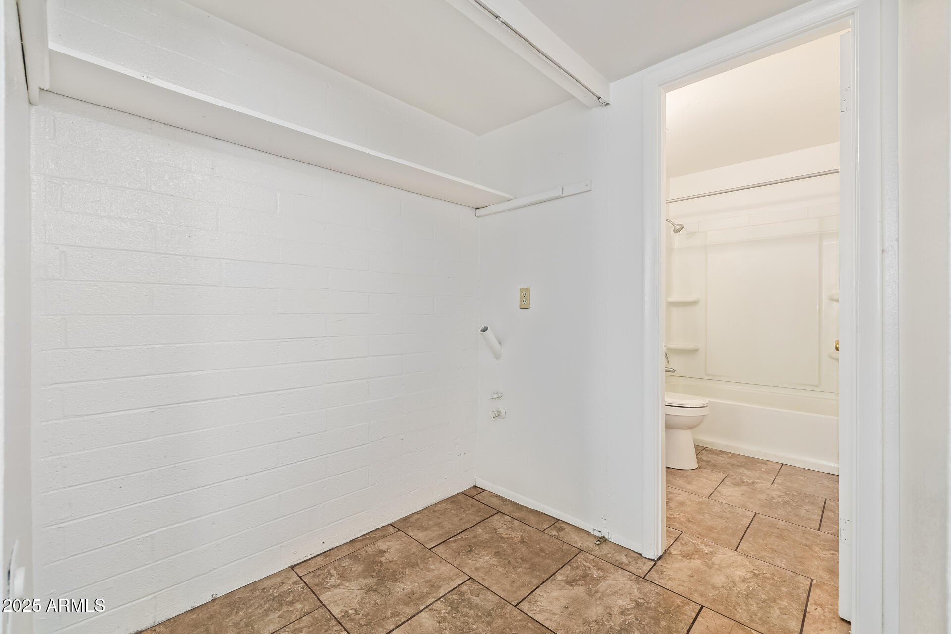 HALLCRAFT VILLAS WEST 8 - Residential