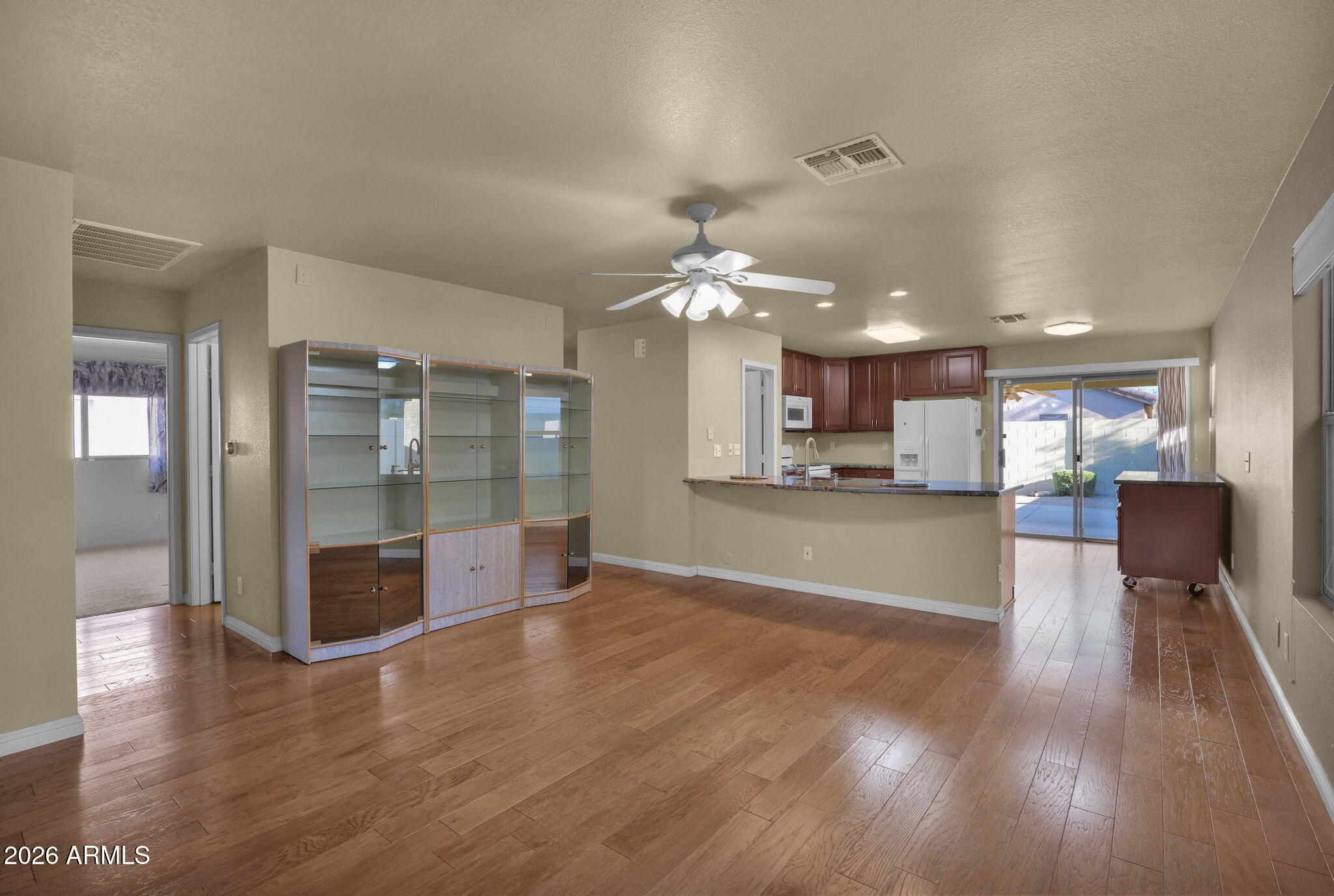 1074 E ARABIAN Drive