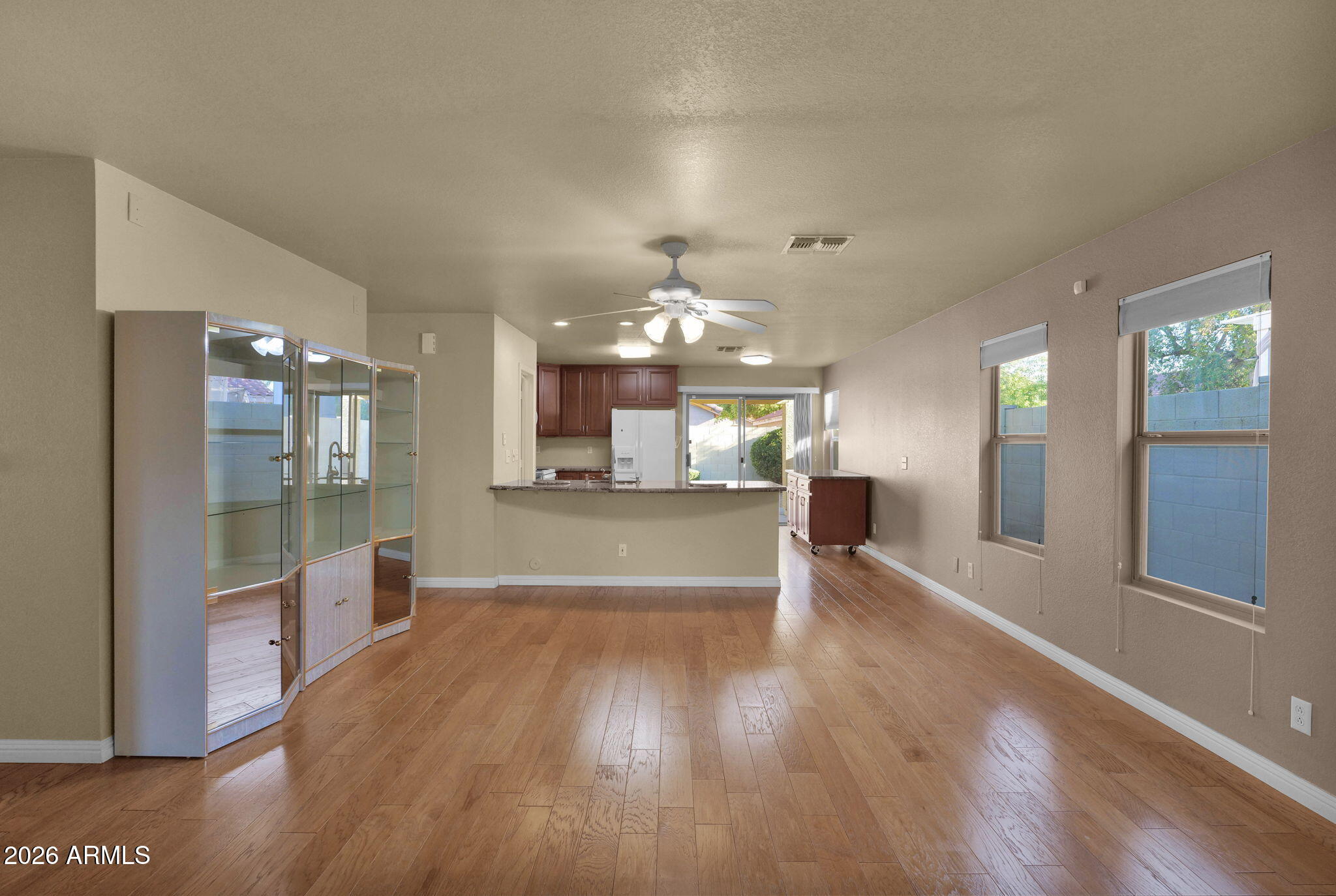 1074 E ARABIAN Drive