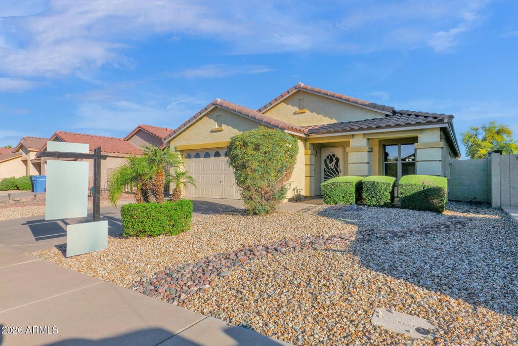 Photo of 1074 E Arabian Drive, Gilbert, AZ 85296 (MLS # 6993352)