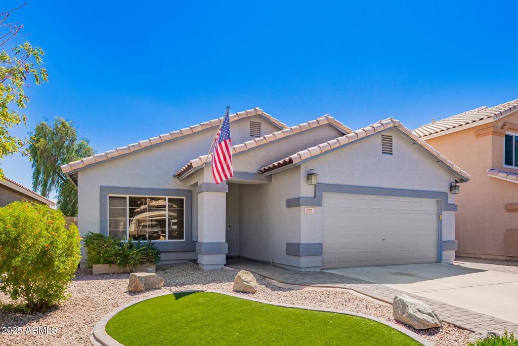 Photo of 921 W Breckenridge Avenue, Gilbert, AZ 85233 (MLS # 6918570)