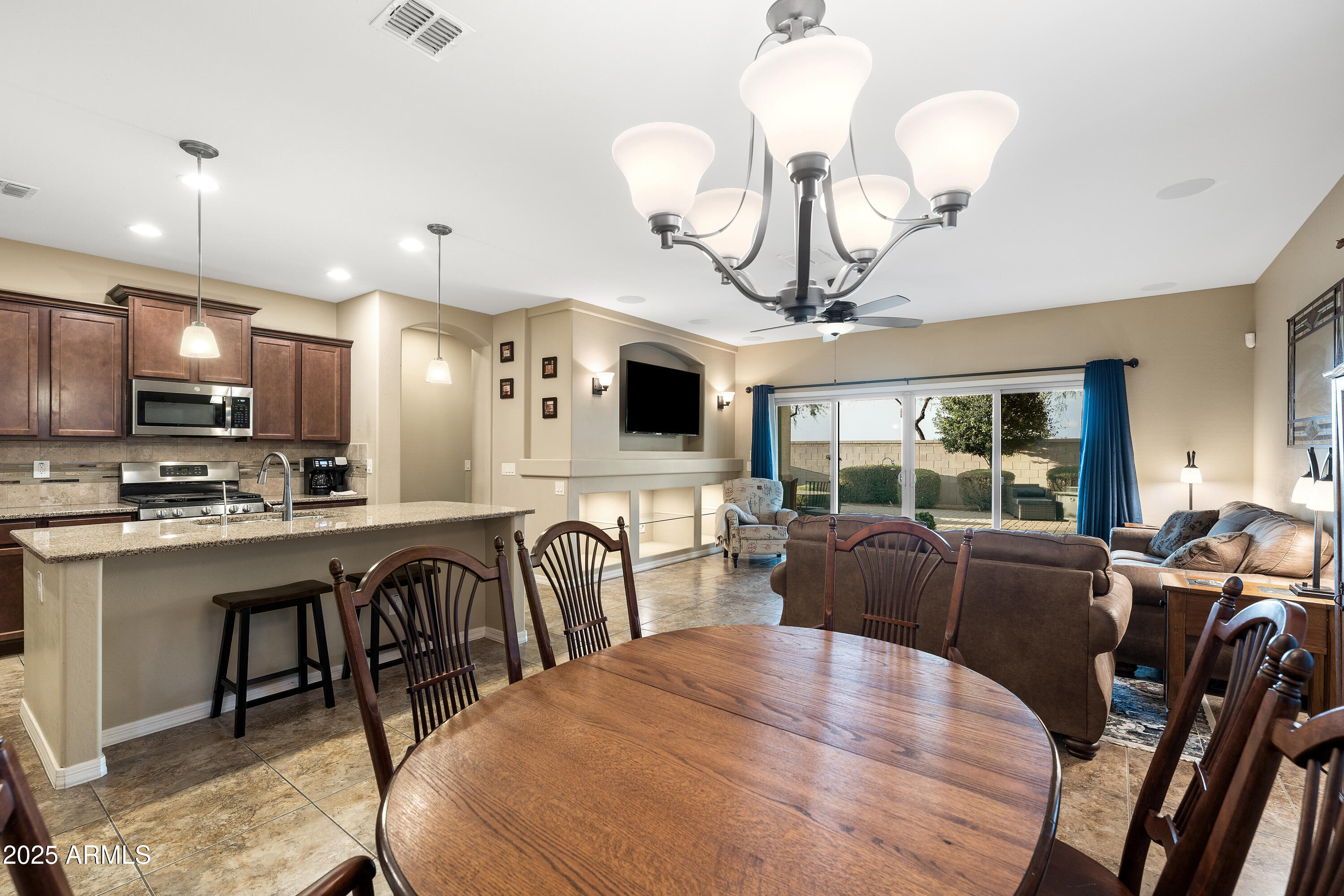 398 W HONEY LOCUST Avenue