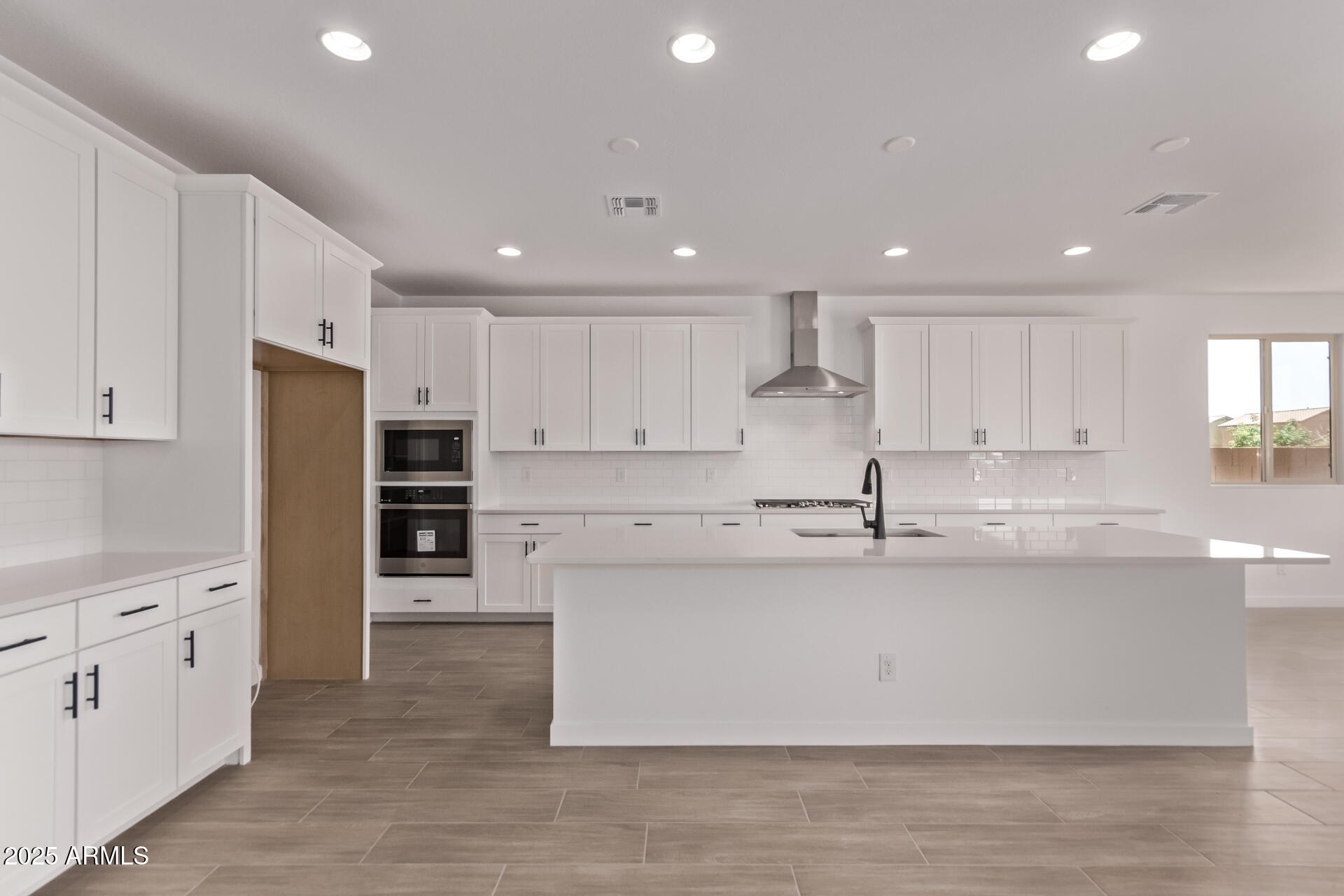 40499 W MICHAELS Drive