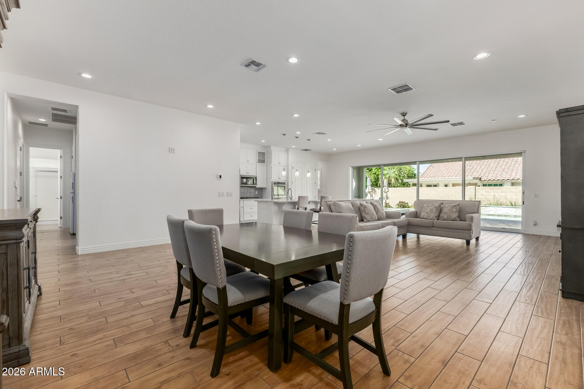 1464 E LEXINGTON Avenue