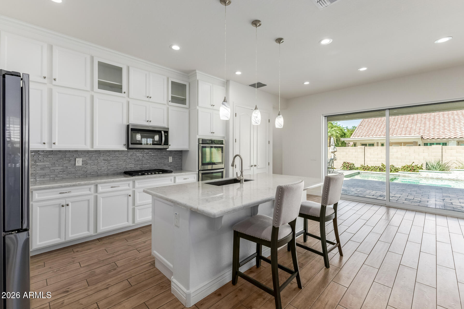 1464 E LEXINGTON Avenue