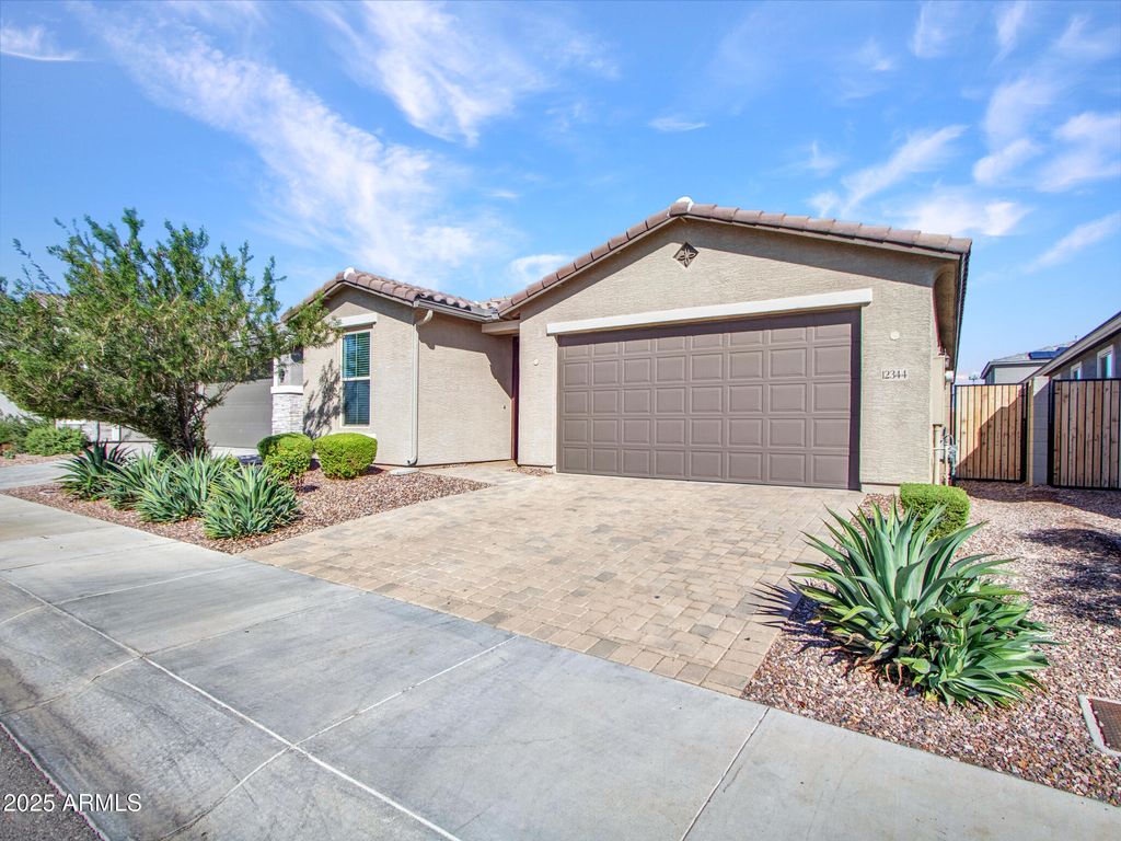 Photo of 12344 W Citrus Way, Litchfield Park, AZ 85340 (MLS # 6934610)