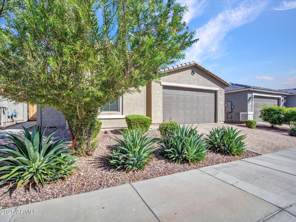 Photo of 12344 W Citrus Way, Litchfield Park, AZ 85340 (MLS # 6934610)