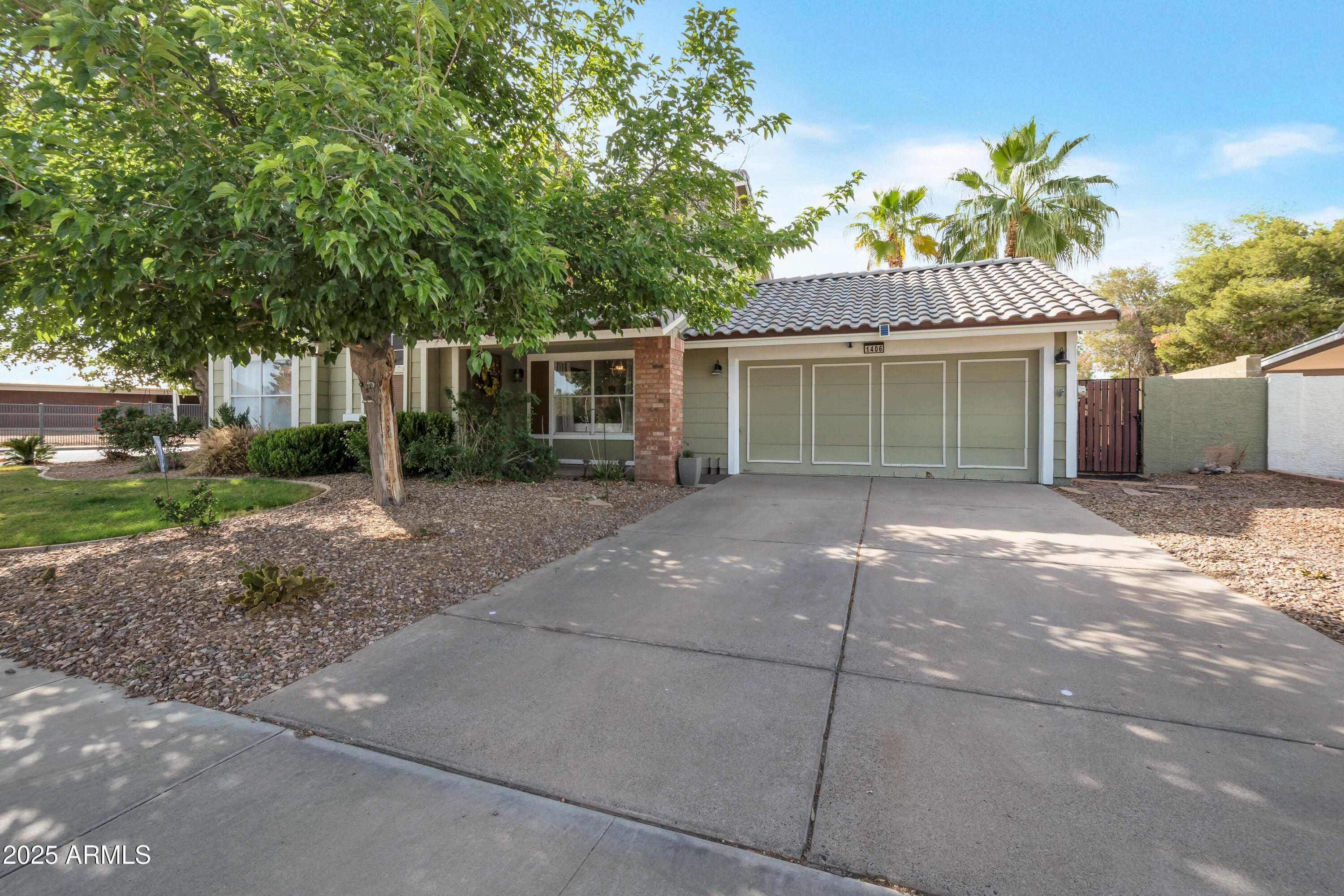 1406 E JASPER Drive