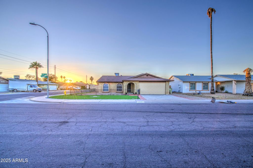 Photo of 5014 N 69th Avenue, Glendale, AZ 85303 (MLS # 6956445)