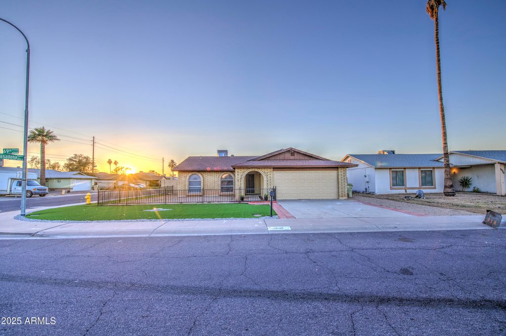 Photo of 5014 N 69th Avenue, Glendale, AZ 85303 (MLS # 6956445)