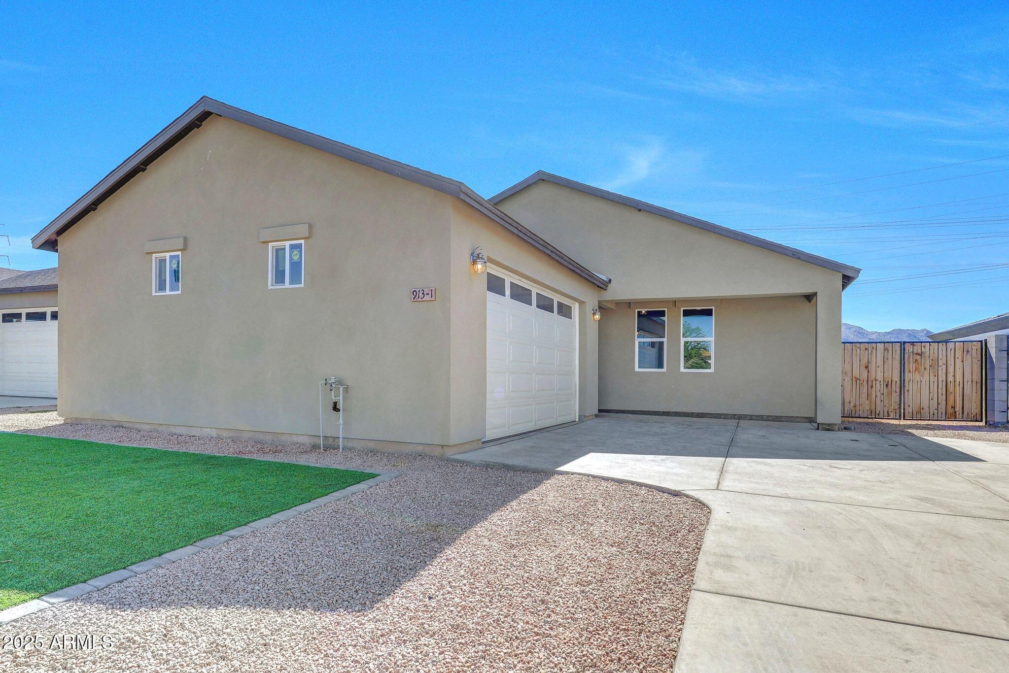 913 E FREMONT Road 1