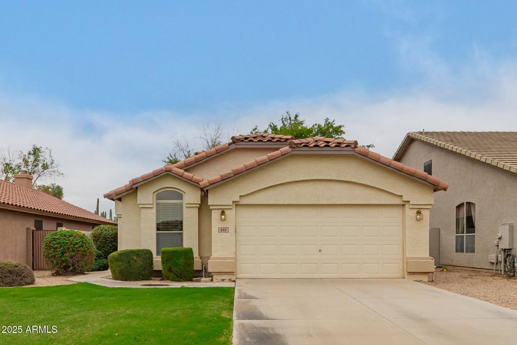 Photo of 669 E Cathy Drive, Gilbert, AZ 85296 (MLS # 6931935)