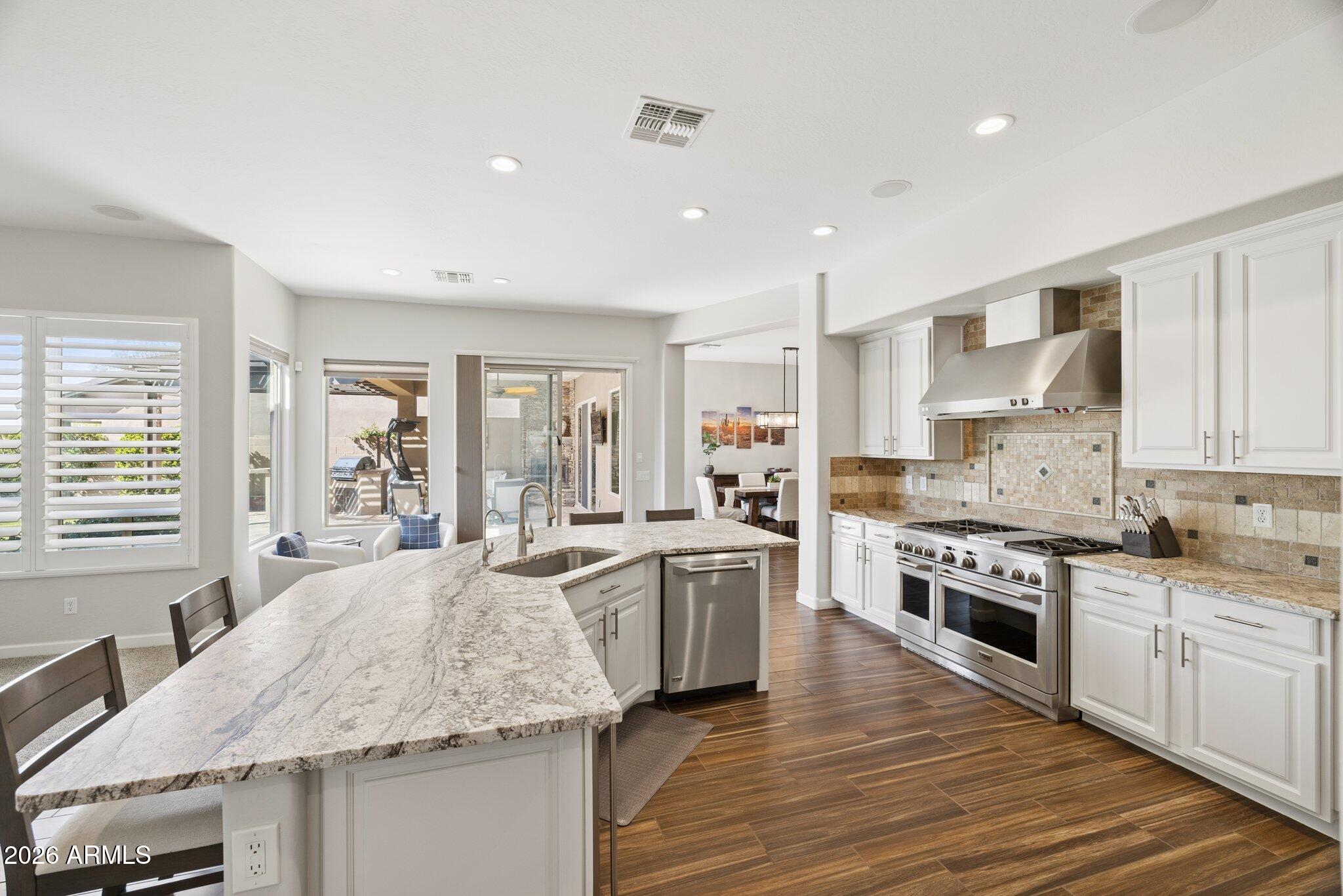 LONE MOUNTAIN - Residential
