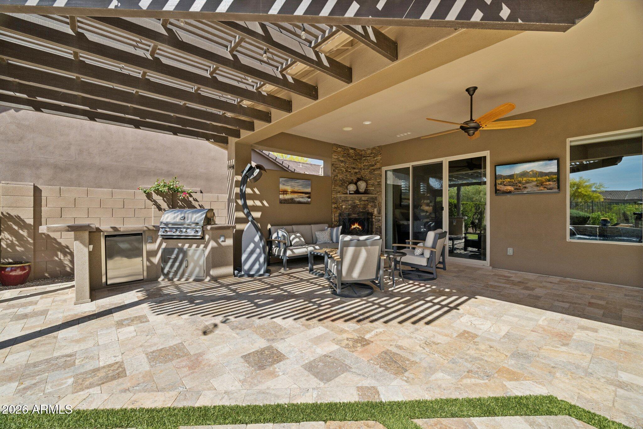 LONE MOUNTAIN - Residential