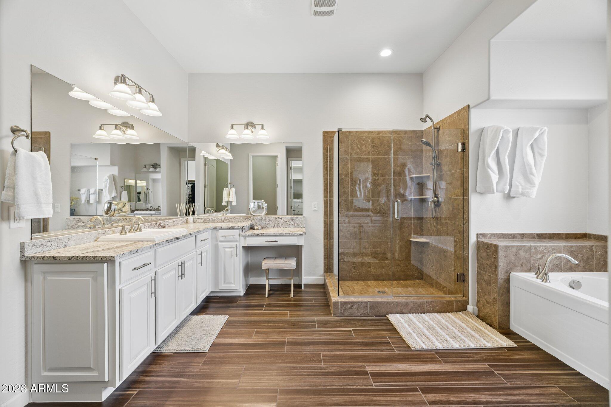 LONE MOUNTAIN - Residential