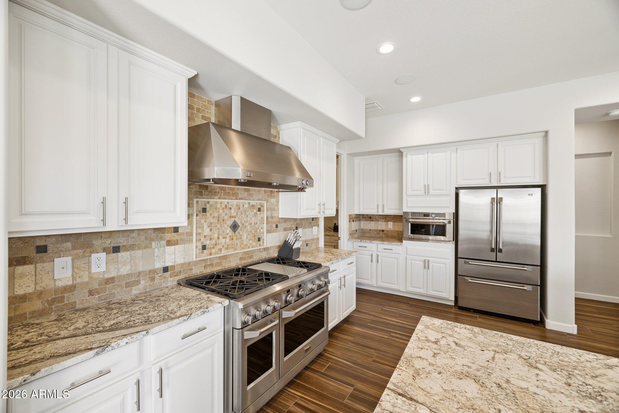 LONE MOUNTAIN - Residential
