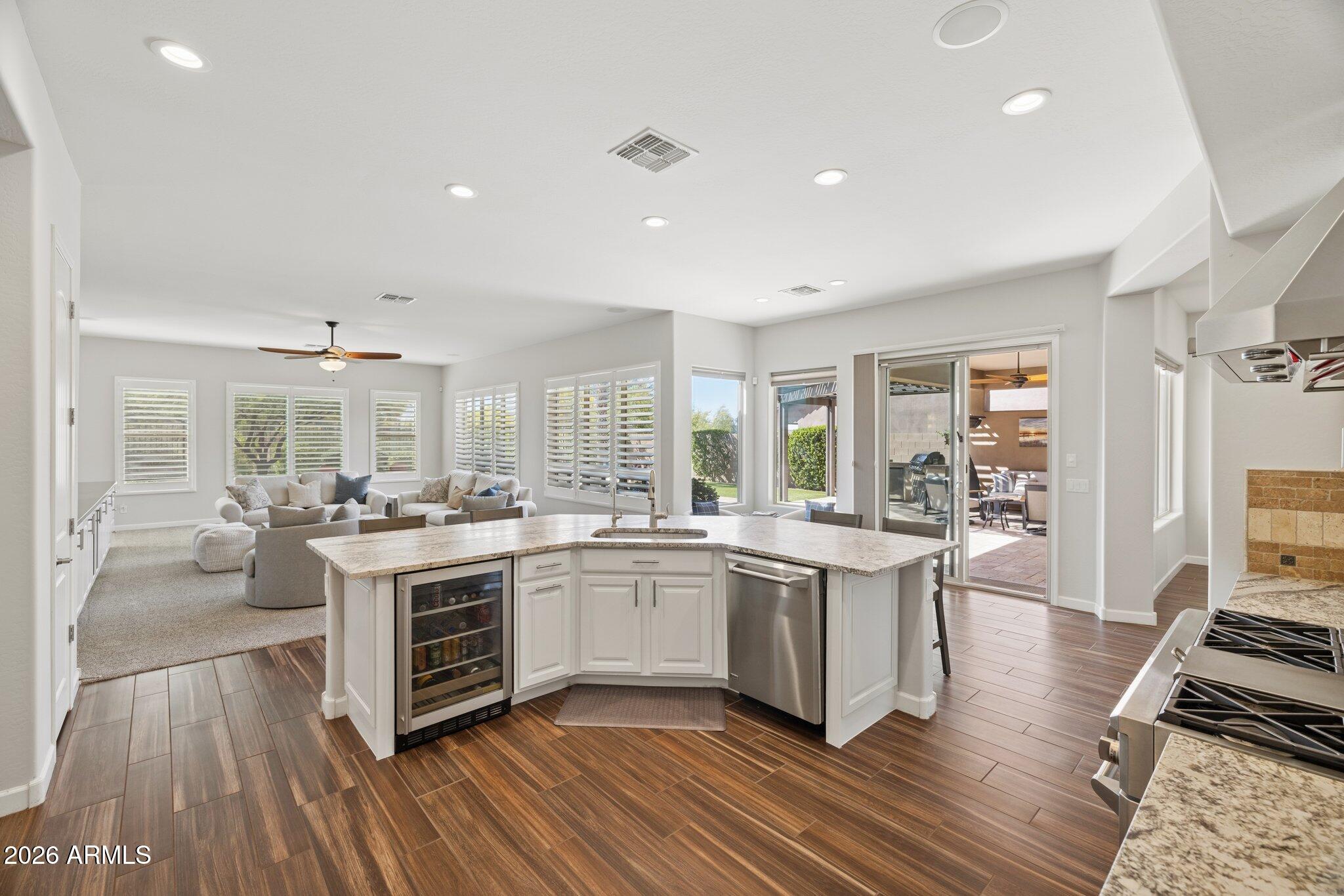 LONE MOUNTAIN - Residential