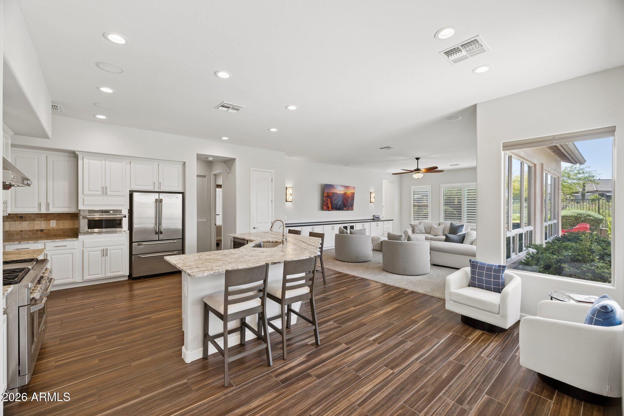 LONE MOUNTAIN - Residential