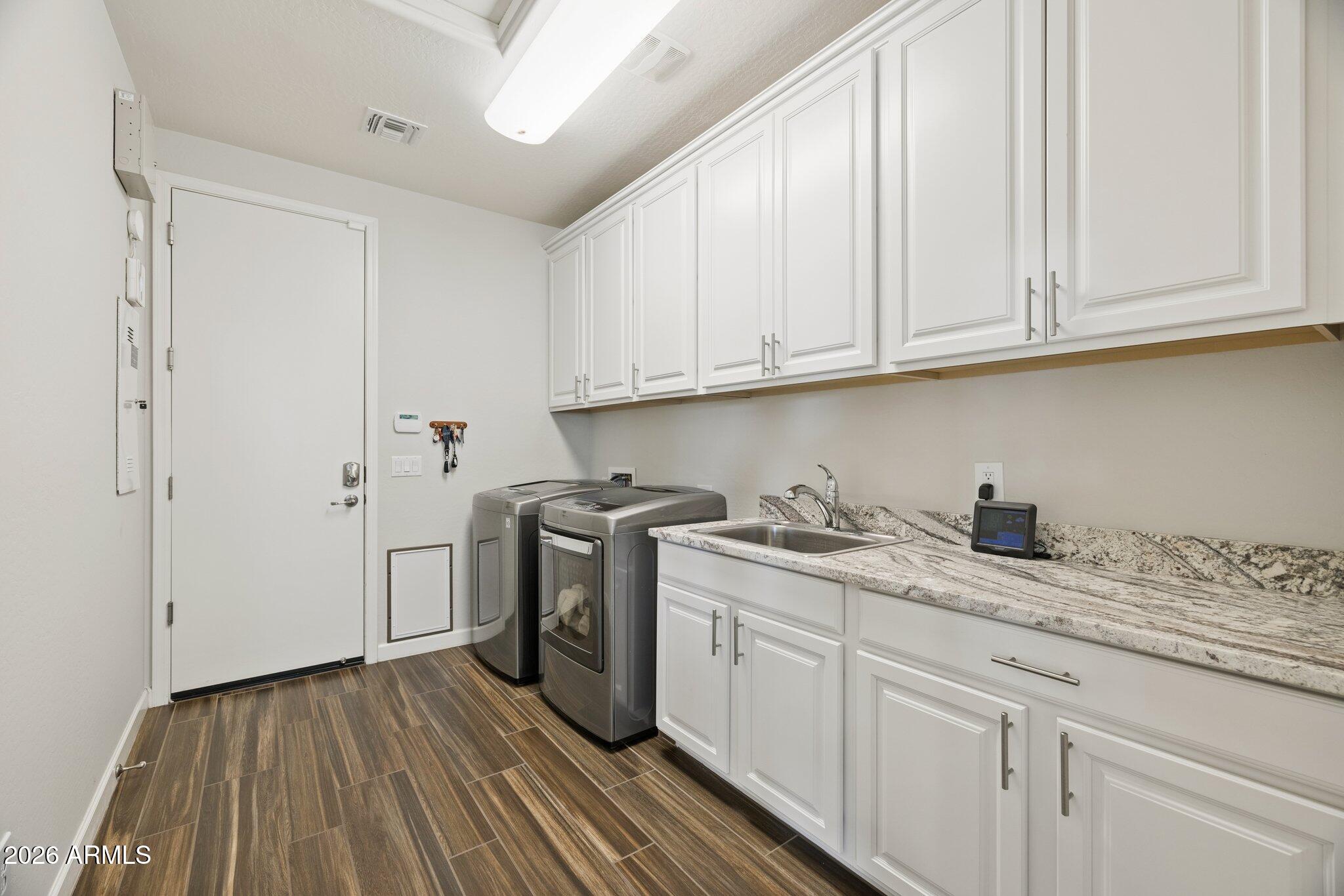 LONE MOUNTAIN - Residential