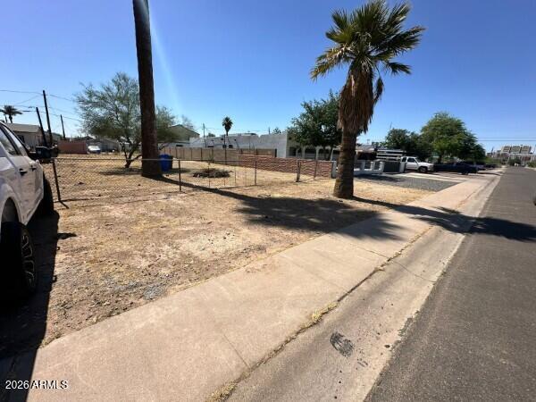 914 S Montezuma Avenue 17,18