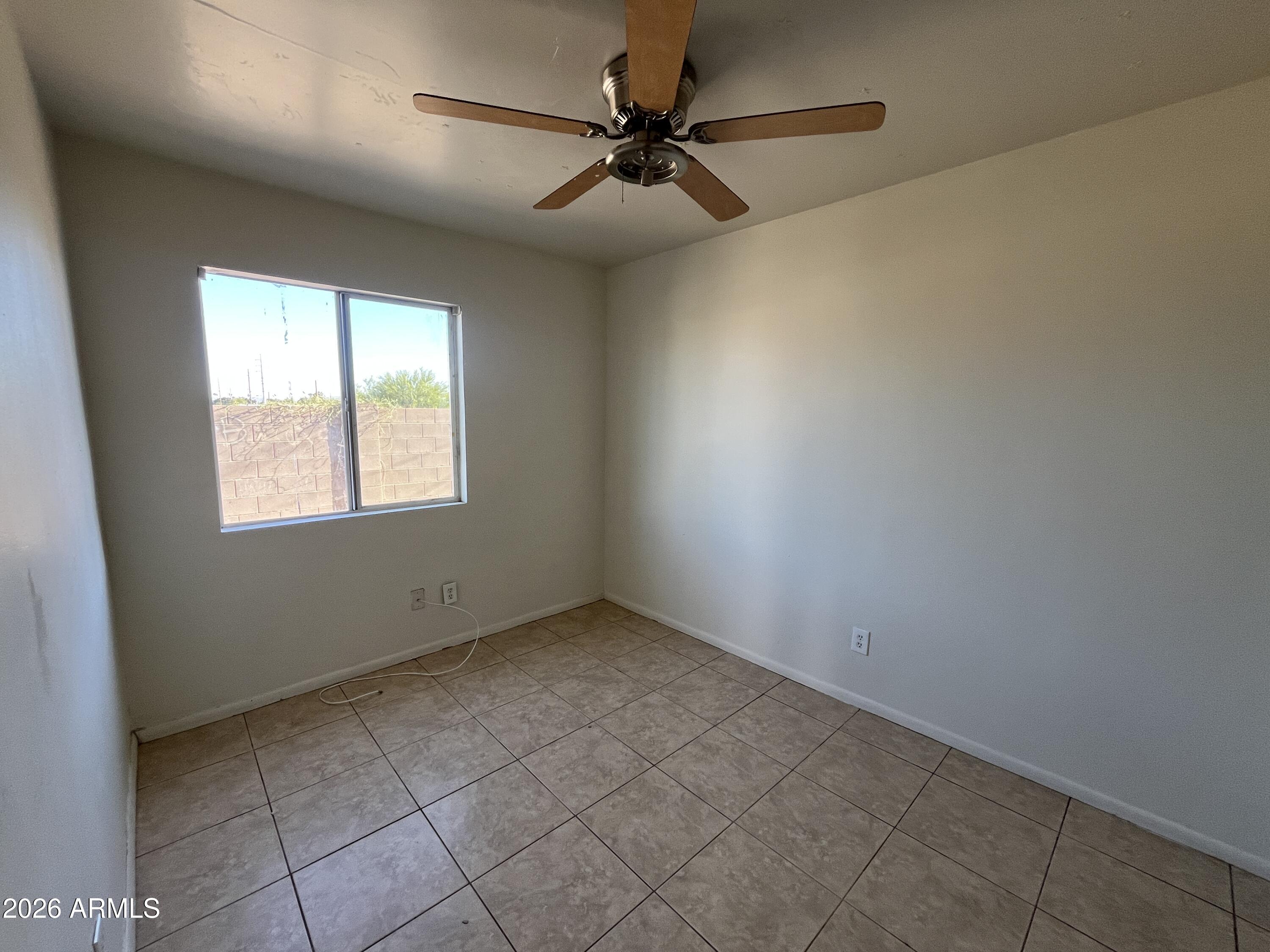 1321 W VOGEL Avenue