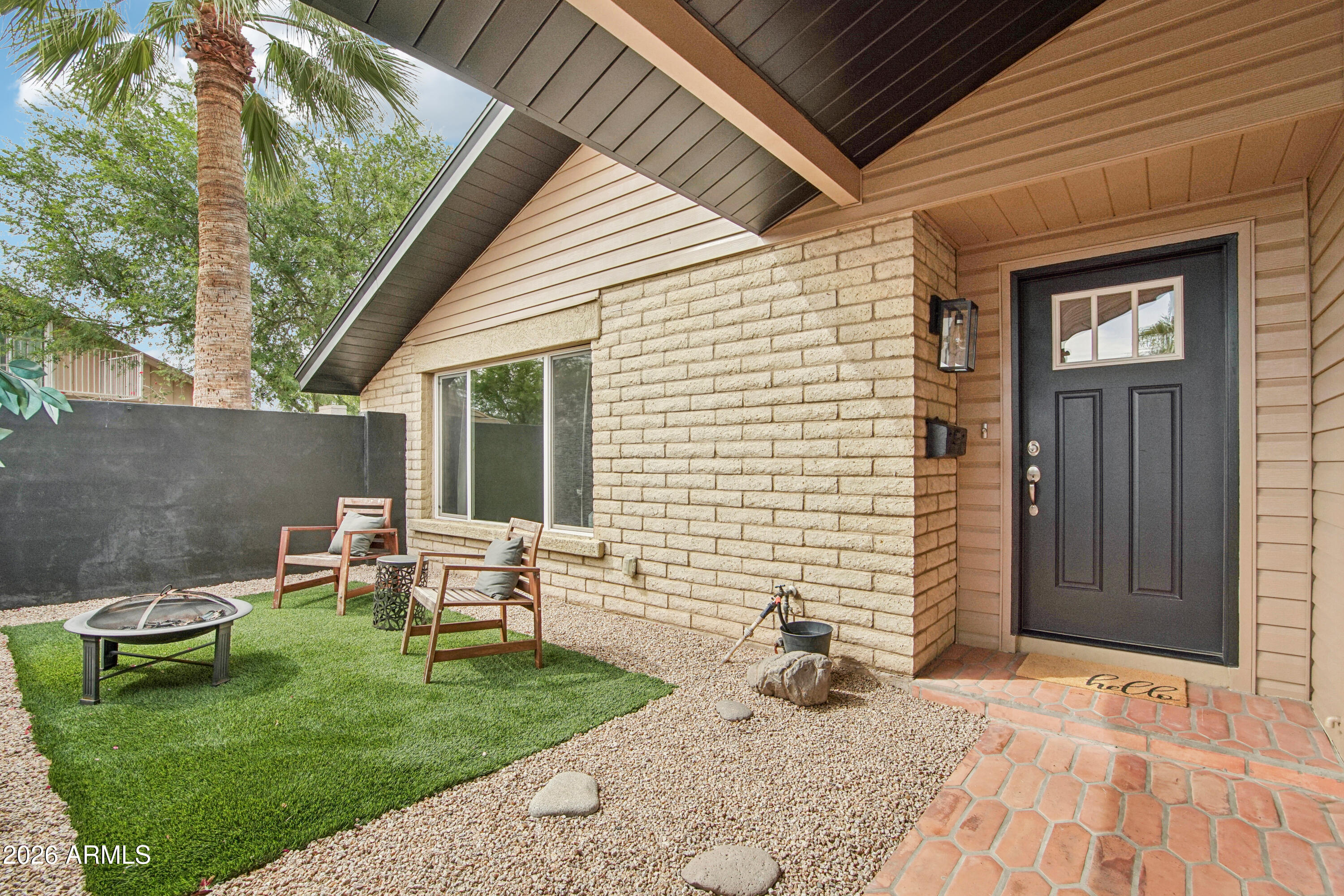 2644 E SYLVIA Street