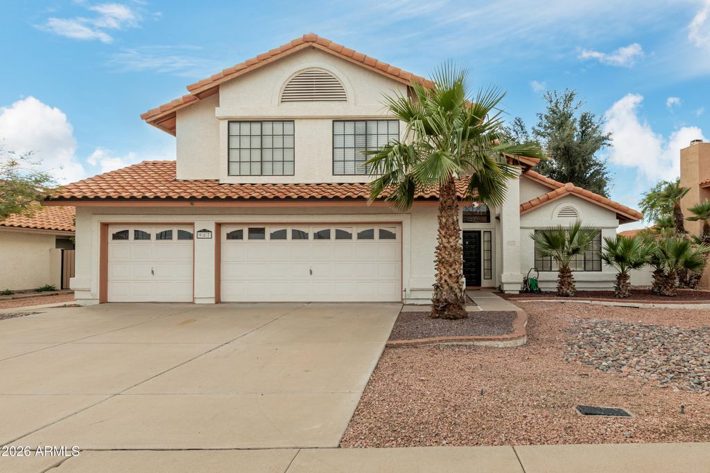 Photo of 987 E Divot Drive, Tempe, AZ 85283 (MLS # 6975735)