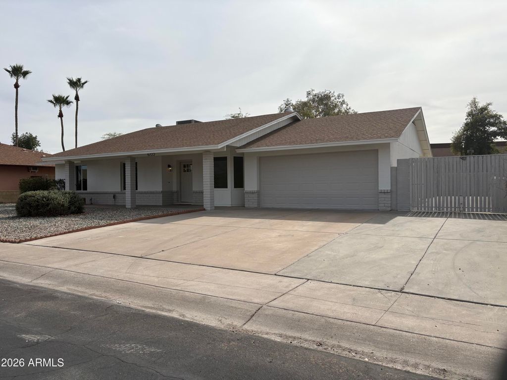 Photo of 5723 W Sunnyslope Lane, Glendale, AZ 85302 (MLS # 6982464)