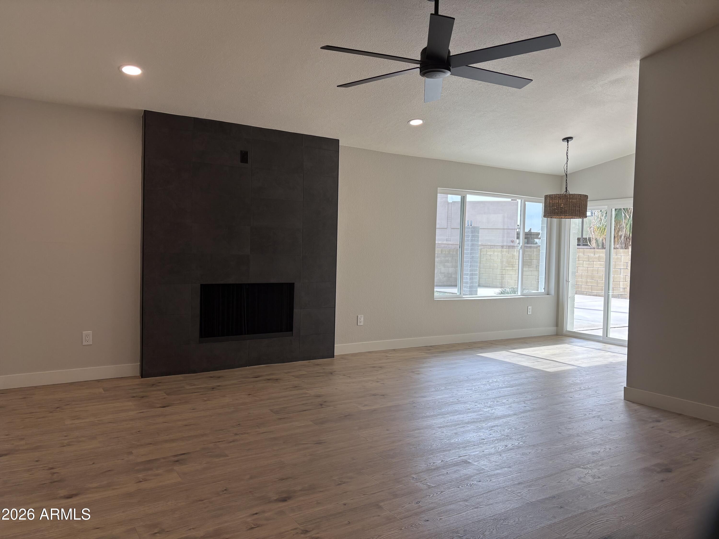 5723 W SUNNYSLOPE Lane