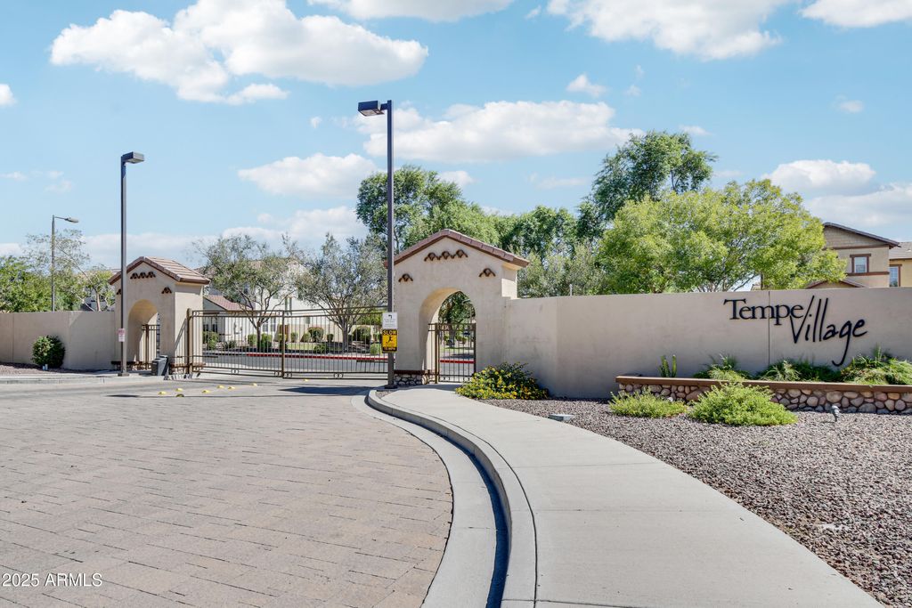 Photo of 1047 W Caroline Lane, Tempe, AZ 85284 (MLS # 6926877)