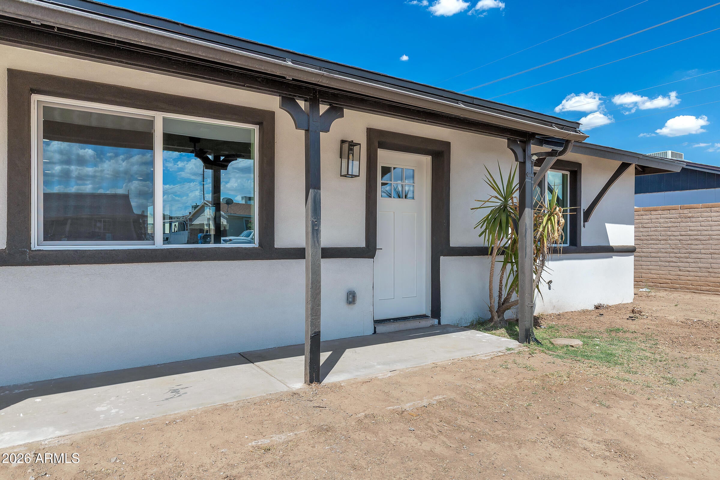 7106 W WILSHIRE Drive