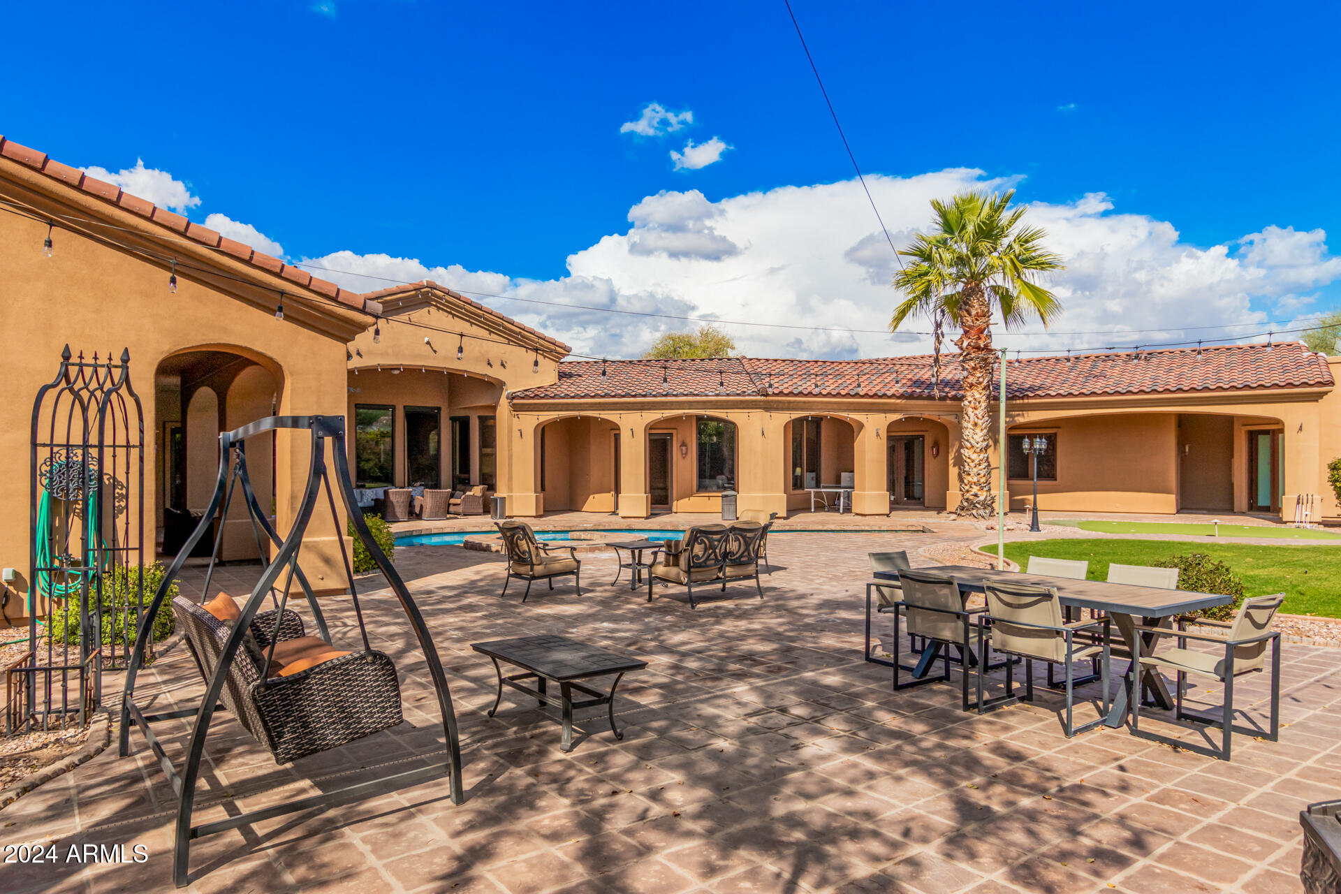 5339 E ROYAL PALM Road