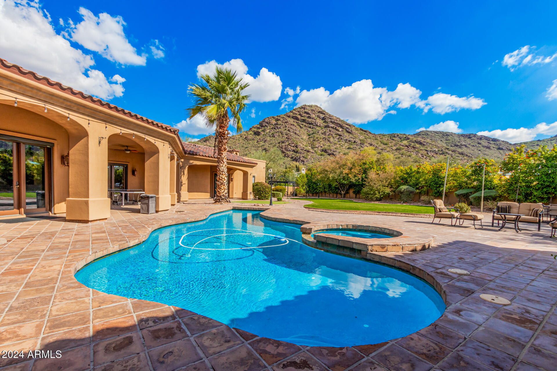 5339 E ROYAL PALM Road