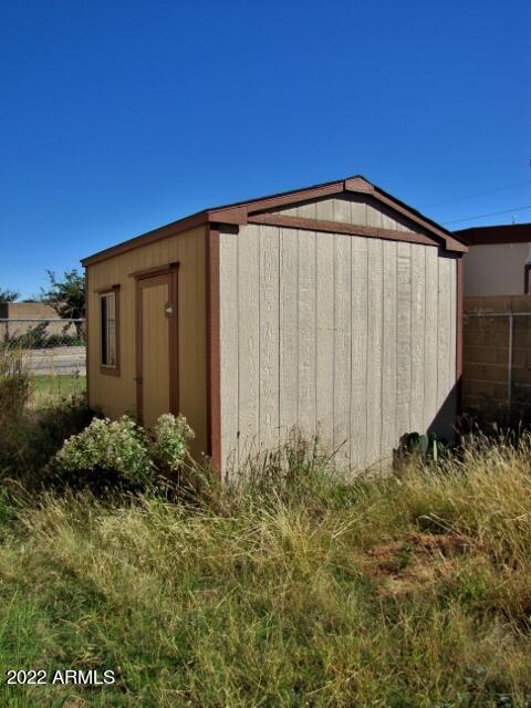 THE MEADOWS - Residential Lease