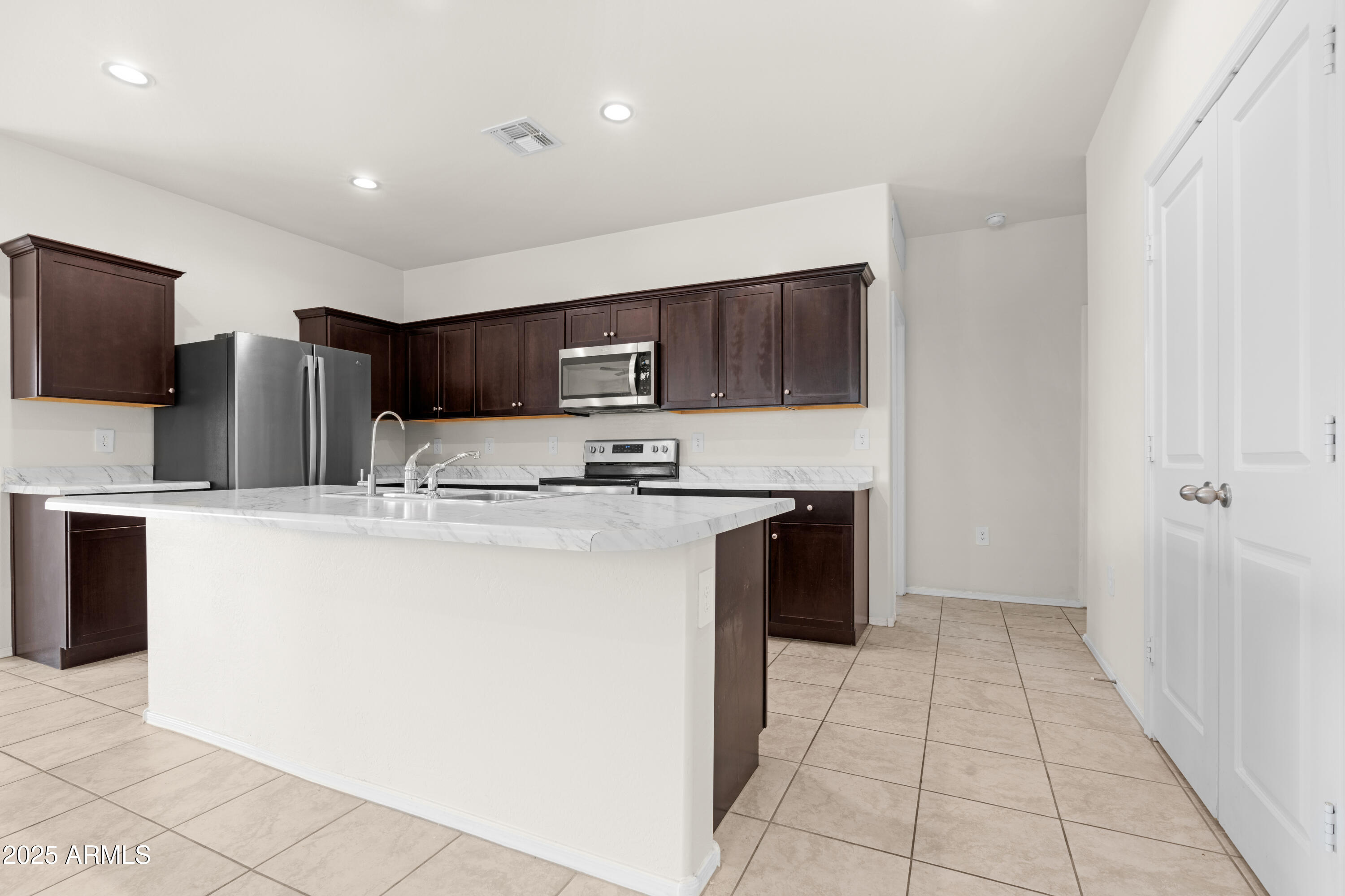 9427 E ALFALFA Drive