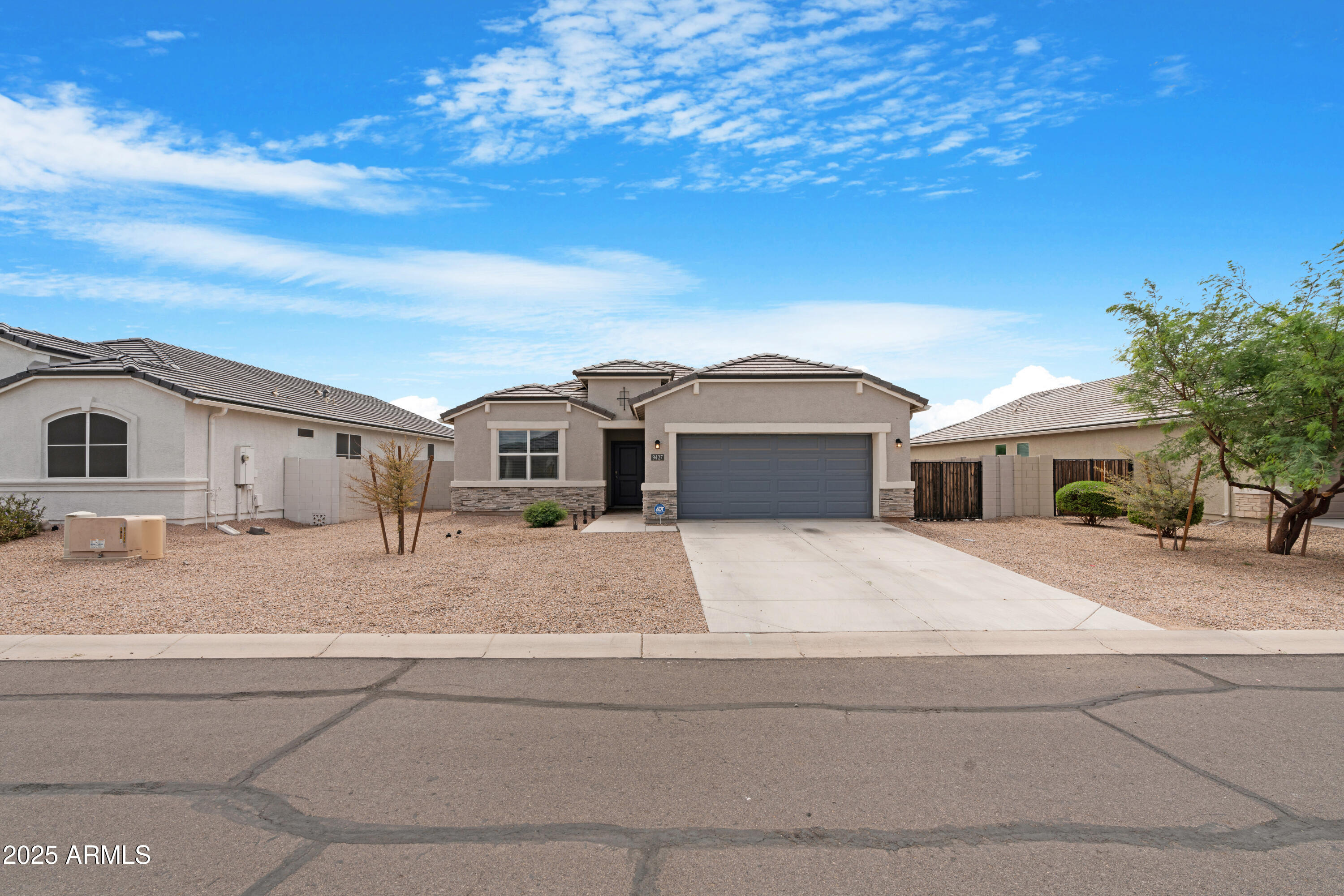 9427 E ALFALFA Drive