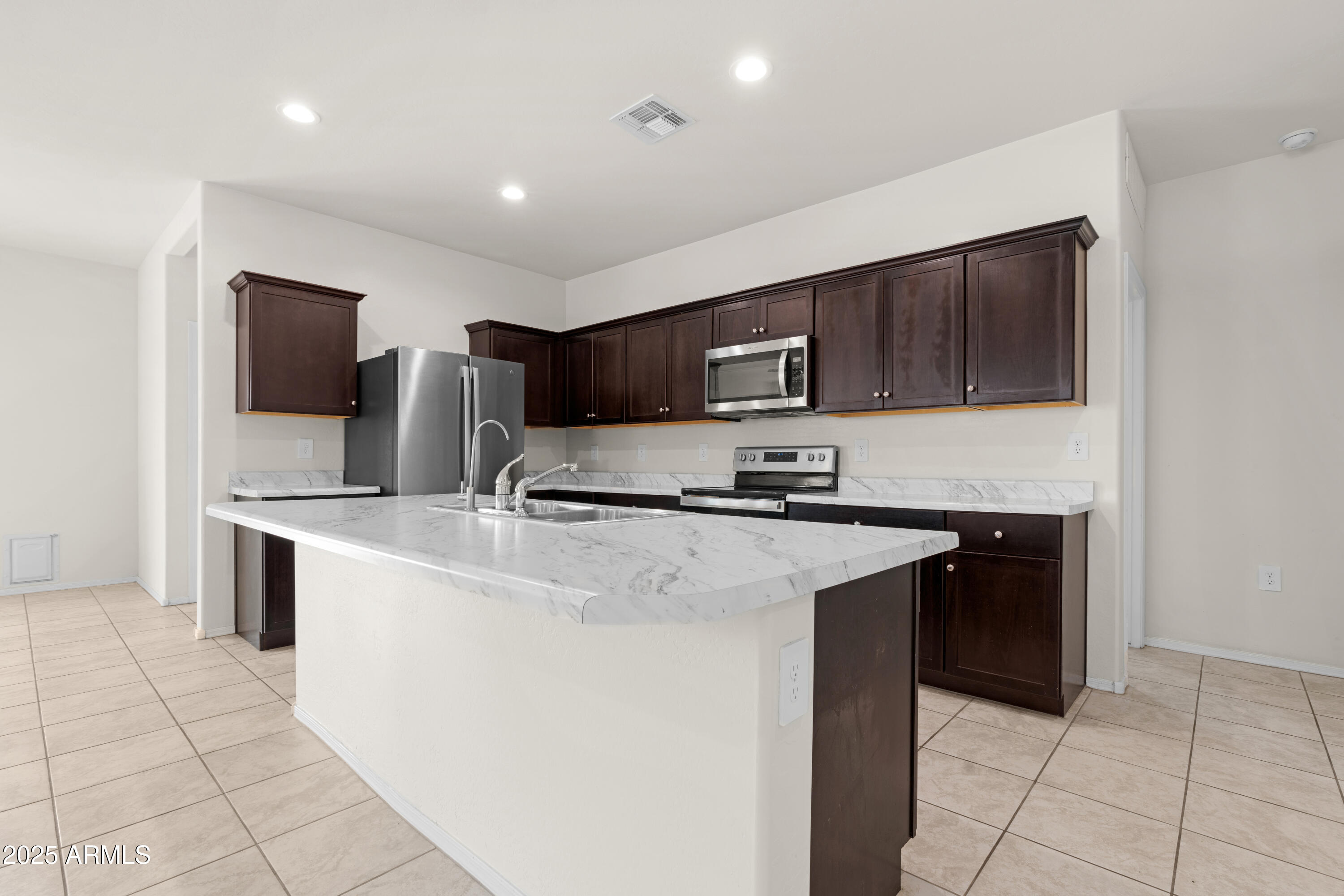 9427 E ALFALFA Drive