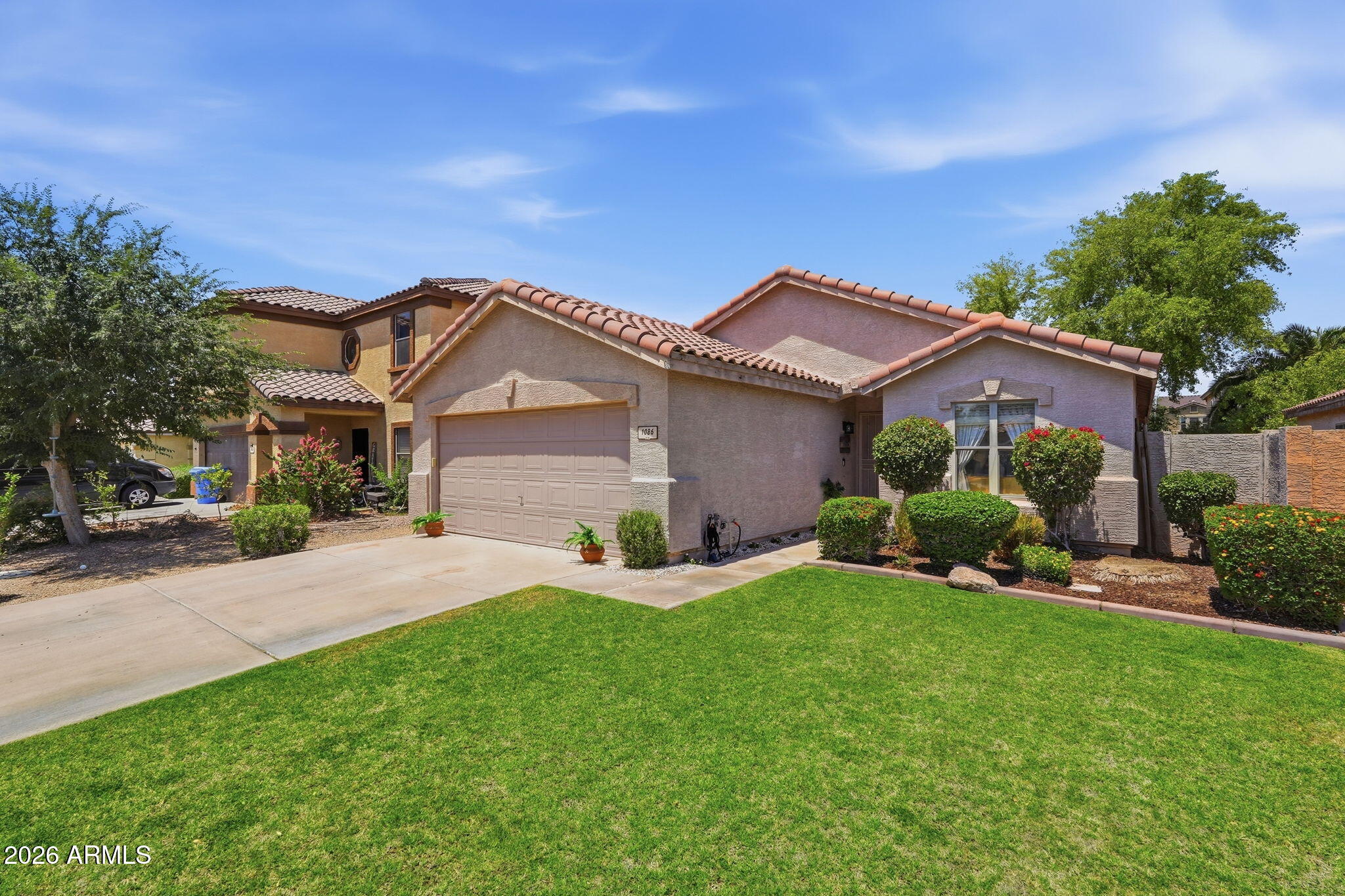 1086 E ARABIAN Drive