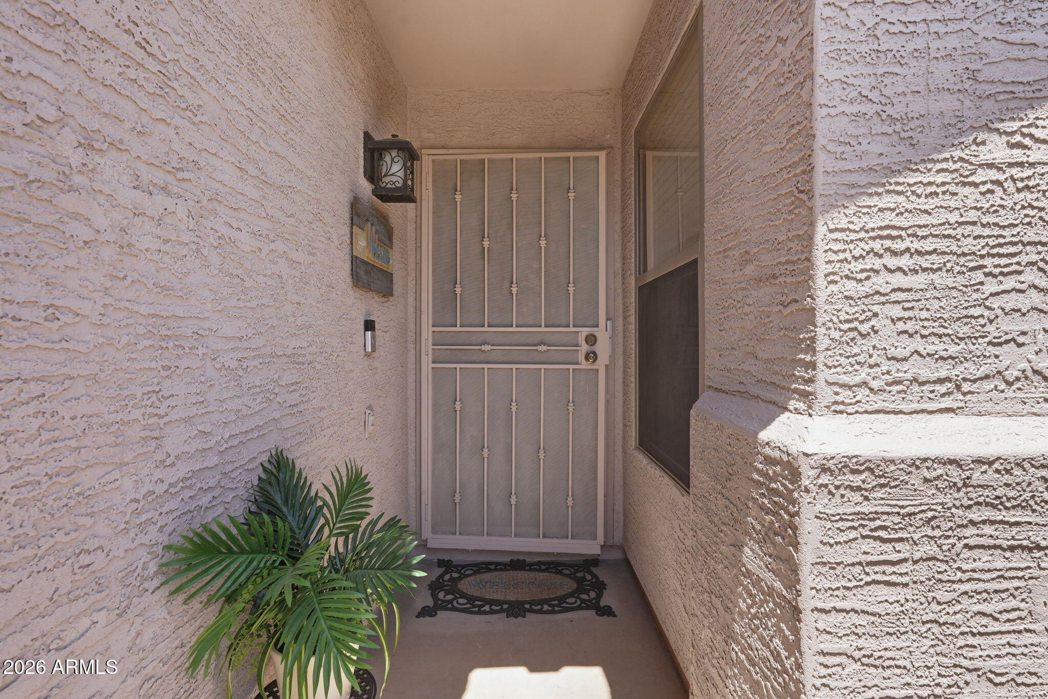 1086 E ARABIAN Drive