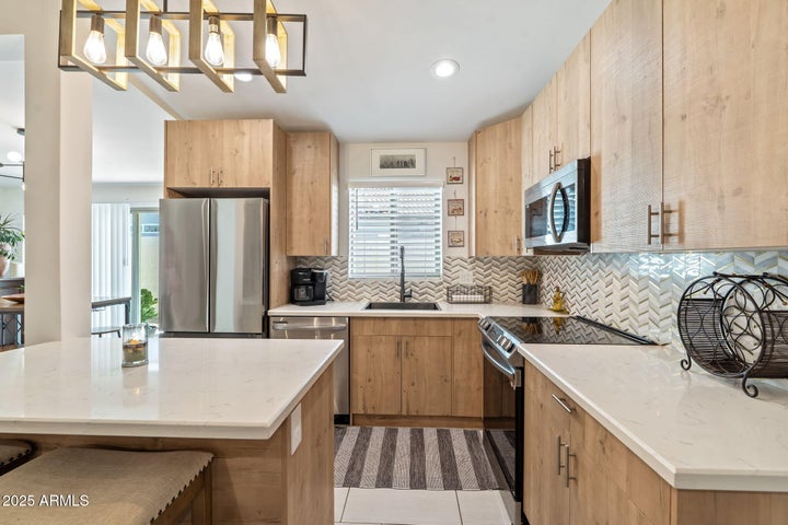 Photo 1 of 17 — 3901 N 19TH Street, Phoenix, AZ 85016
